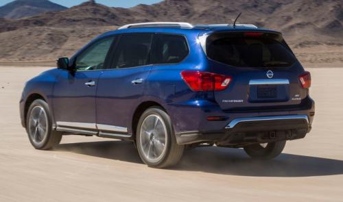 Photo of a 2017-2020 Nissan Pathfinder in Caspian Blue Metallic (paint color code RBY)