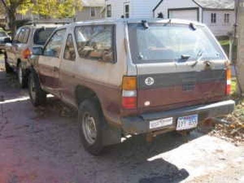 Photo of a 1988 Nissan Pathfinder in Silver Frost Metallic on Cabernet Pearl (paint color code 3G7