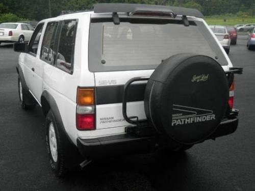 Photo of a 1994 Nissan Pathfinder in Vail White (paint color code 531