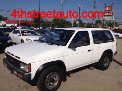 Photo of a 1992 Nissan Pathfinder in Vail White (paint color code 531