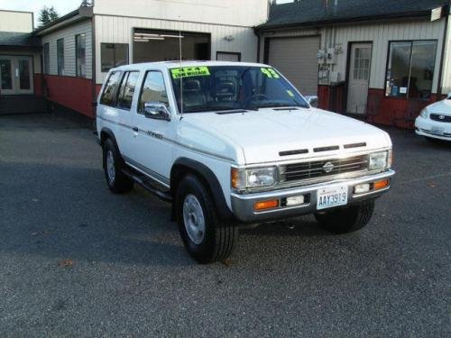 Photo of a 1989-1995 Nissan Pathfinder in Vail White (paint color code 531
