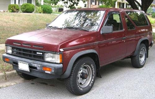 Photo of a 1988-1989 Nissan Pathfinder in Cabernet Pearl (paint color code 624