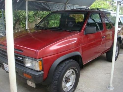 Photo of a 1987-1988 Nissan Pathfinder in Red (AKA Flare Red Pearl) (paint color code 726)
