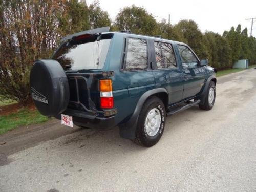 Photo of a 1995 Nissan Pathfinder in Cobalt Green Pearl (paint color code DN1)