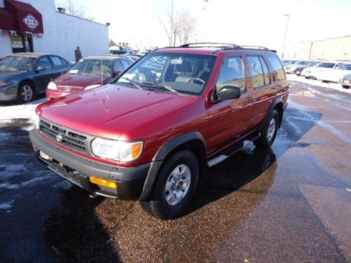 Photo of a 1996-2000 Nissan Pathfinder in Cayenne Red (paint color code AP0)