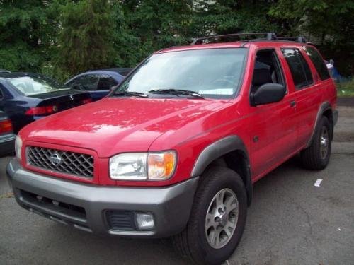 Photo of a 1999-2001 Nissan Pathfinder in Crimson Blaze Red (paint color code AR2)