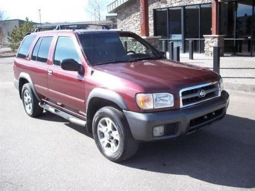 Photo of a 2001 Nissan Pathfinder in Burnt Cherry (paint color code AX0)