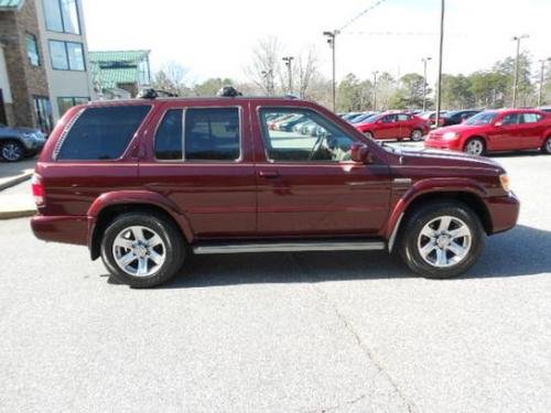 Photo of a 2002-2004 Nissan Pathfinder in Merlot (paint color code AX5)