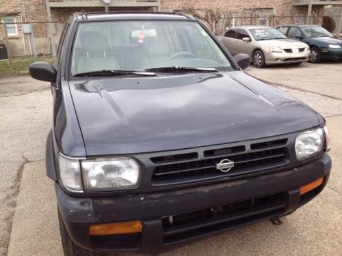 Photo of a 1999 Nissan Pathfinder in Neptune Blue (paint color code BS3)