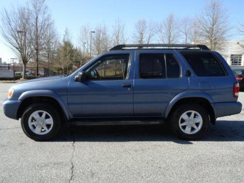 Photo of a 1999-2002 Nissan Pathfinder in Bayshore Blue (paint color code BV6)