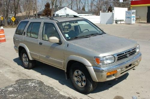 Photo of a 1996-2002 Nissan Pathfinder in Sahara Beige (paint color code CR0)