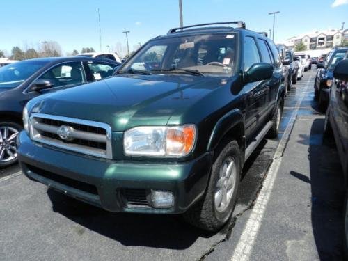 Photo of a 1999-2002 Nissan Pathfinder in Sherwood Green (paint color code DR2)
