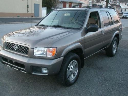 Photo of a 2001-2002 Nissan Pathfinder in Bronzed Gray (paint color code KX0)