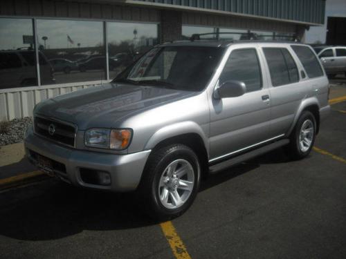 Photo of a 2003 Nissan Pathfinder in Chrome Silver (paint color code KY0)