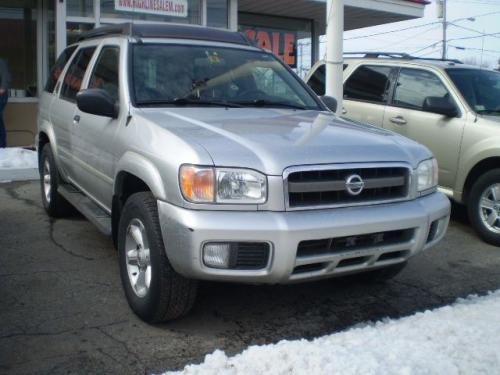 Photo of a 2003 Nissan Pathfinder in Chrome Silver (paint color code KY0)