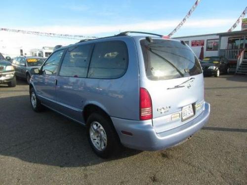 Photo of a 1995-1997 Nissan Quest in Caribbean Blue Metallic (paint color code BP4)