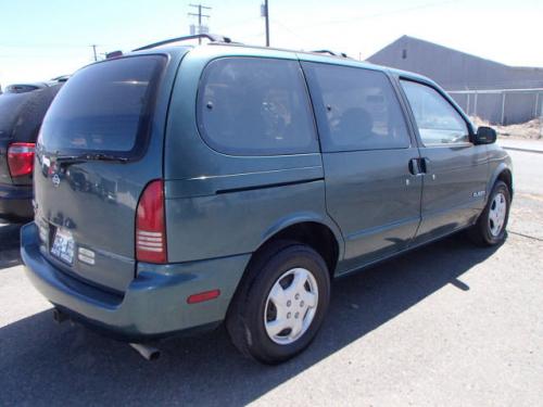 Photo of a 1996-1997 Nissan Quest in Ocean Teal (paint color code 9P6)