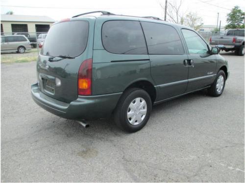 Photo of a 1999-2002 Nissan Quest in Evergreen Dusk (paint color code 1W4)