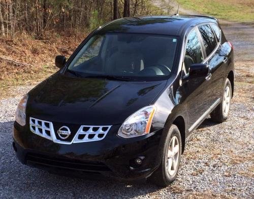 Photo of a 2008-2015 Nissan Rogue in Super Black (AKA Wicked Black) (paint color code KH3