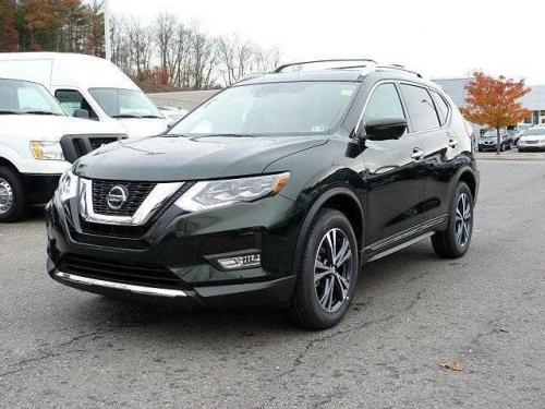 Photo of a 2018-2020 Nissan Rogue in Midnight Pine Metallic (paint color code DAL)