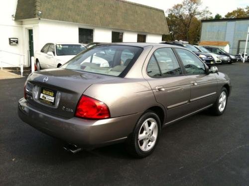 Photo of a 2004-2006 Nissan Sentra in Bronze Shimmer (paint color code C14)