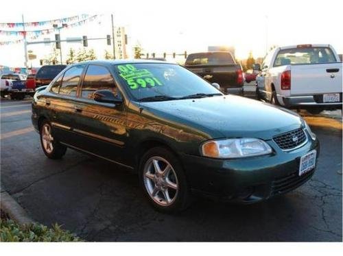 Photo of a 2000-2001 Nissan Sentra in Jaded (paint color code DW2)