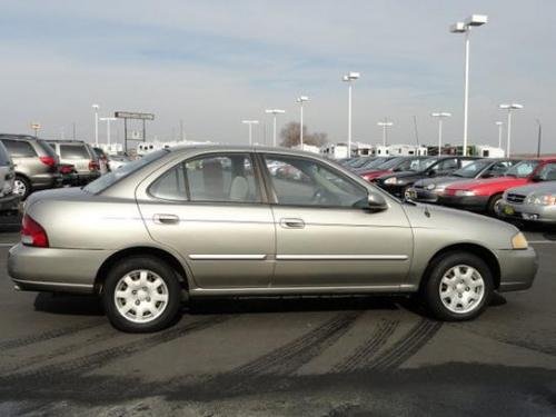 Photo of a 2002 Nissan Sentra in Radium (paint color code KV9)