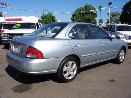 Photo of a 2002-2004 Nissan Sentra in Molten Silver (paint color code KY4)