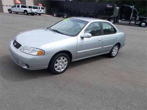 Photo of a 2002-2004 Nissan Sentra in Molten Silver (paint color code KY4)