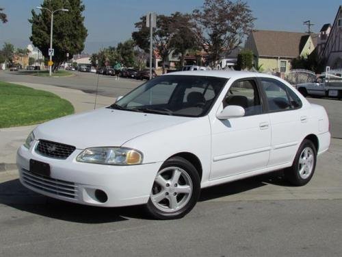 Photo of a 2000-2001 Nissan Sentra in Avalanche (paint color code QT1)