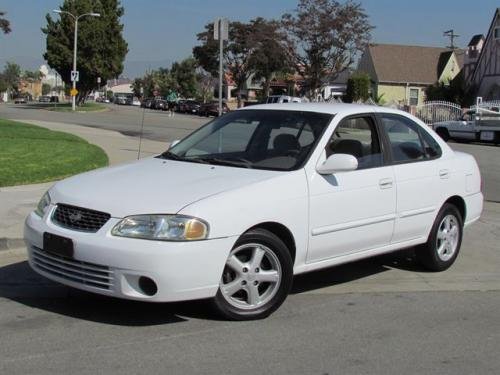 Photo of a 2000 Nissan Sentra in Avalanche (paint color code QT1)