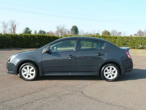 Photo of a 2009 Nissan Sentra in Midnight Sky (paint color code KAN)