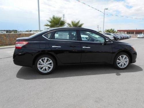 Photo of a 2013-2019 Nissan Sentra in Super Black (paint color code KH3)