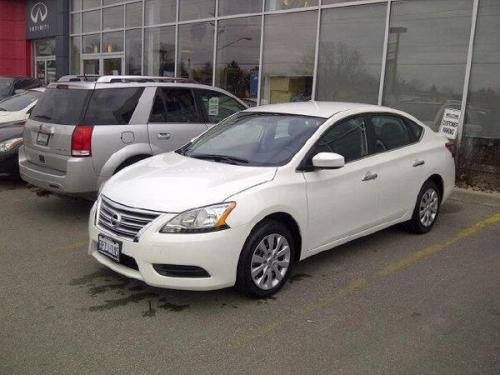 Photo of a 2013-2018 Nissan Sentra in Aspen White Tricoat (paint color code QAC