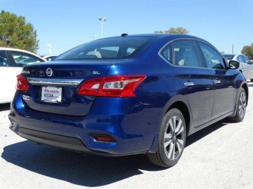 Photo of a 2016-2019 Nissan Sentra in Deep Blue Pearl (paint color code RAY)