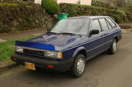 Photo of a 1987 Nissan Sentra in Dark Blue (paint color code 424