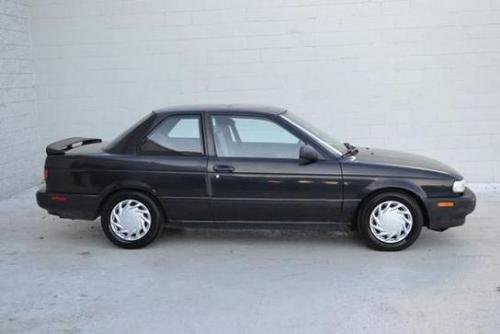 Photo of a 1991-1994 Nissan Sentra in Super Black (paint color code KH3)