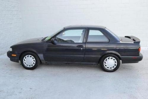 Photo of a 1991-1994 Nissan Sentra in Super Black (paint color code KH3)