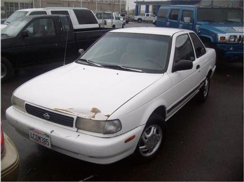 Photo of a 1994 Nissan Sentra in Cloud White (paint color code QM1)