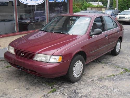 Photo of a 1995-1999 Nissan Sentra in Ruby Pearl (paint color code AL0
