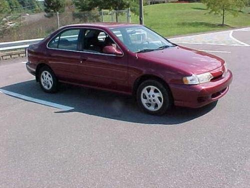 Photo of a 1995-1999 Nissan Sentra in Ruby Pearl (paint color code AL0