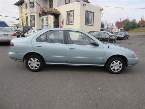 Photo of a 1995-1997 Nissan Sentra in Silver Mint (paint color code BN5)