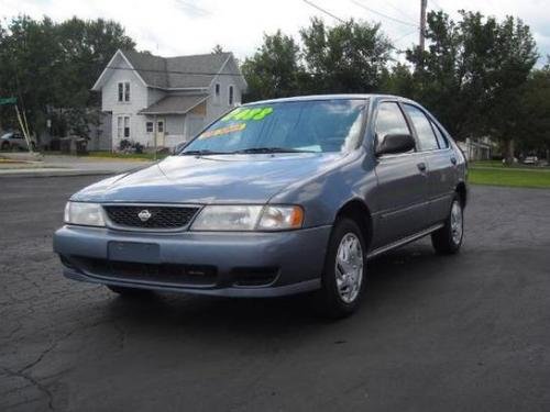 Photo of a 1998-1999 Nissan Sentra in Slate Blue (paint color code BT1)