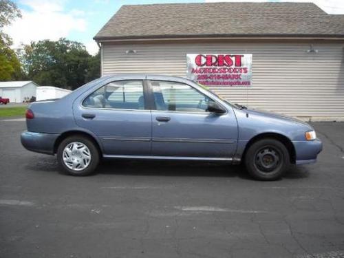 Photo of a 1998-1999 Nissan Sentra in Slate Blue (paint color code BT1)