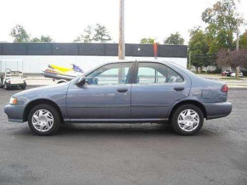 Photo of a 1998-1999 Nissan Sentra in Slate Blue (paint color code BT1)