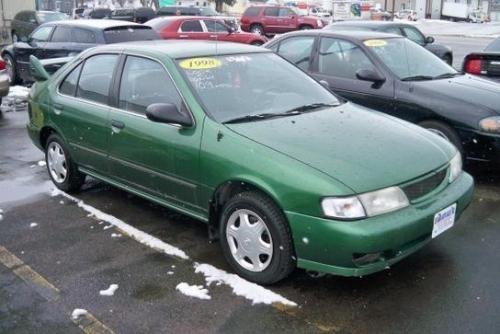 Photo of a 1998 Nissan Sentra in Sierra Pine (paint color code DS2)