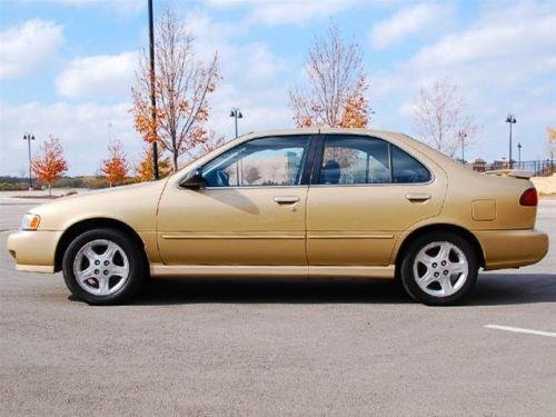 Photo of a 1998 Nissan Sentra in Goldstone (paint color code ES4)