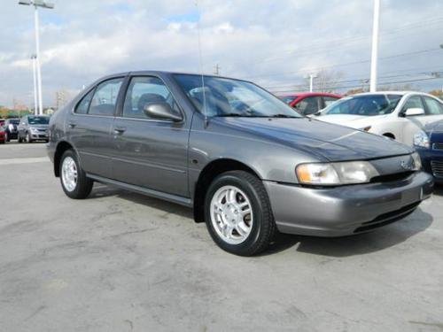 Photo of a 1999 Nissan Sentra in Charcoal Mist (paint color code KV1)