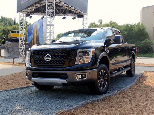 Photo of a 2016-2019 Nissan Titan in Magnetic Black Pearl (paint color code G41)