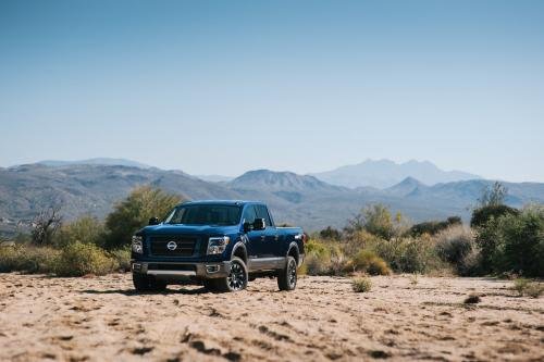 Photo of a 2016-2024 Nissan Titan in Deep Blue Pearl (paint color code RAY)